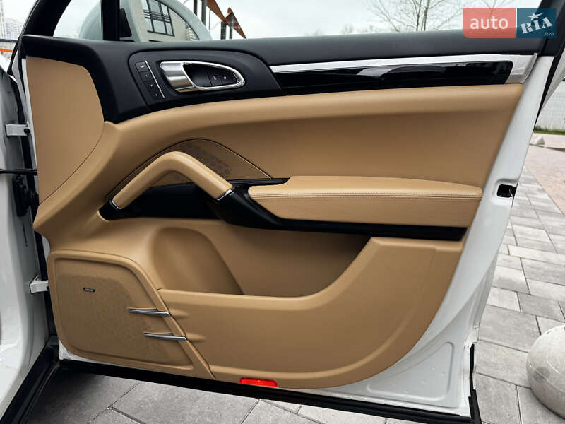 Позашляховик / Кросовер Porsche Cayenne 2017 в Києві