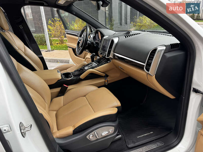 Позашляховик / Кросовер Porsche Cayenne 2017 в Києві
