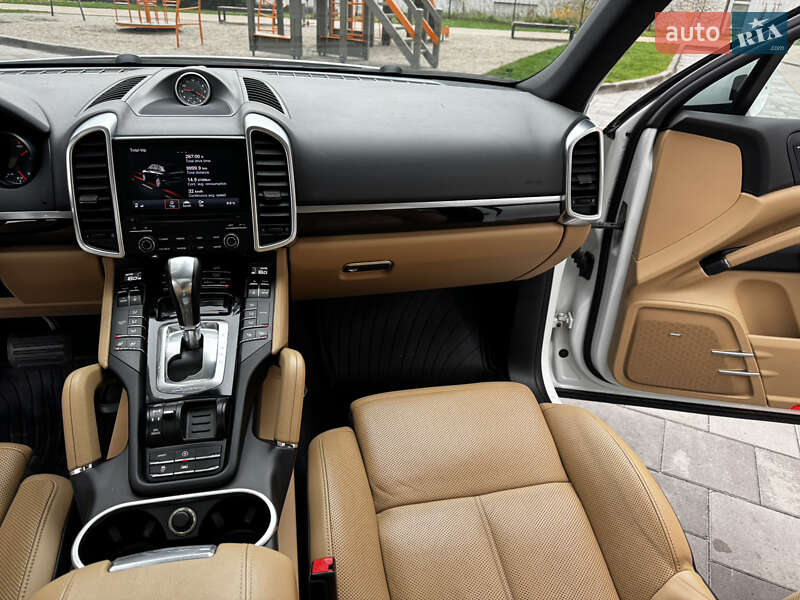 Позашляховик / Кросовер Porsche Cayenne 2017 в Києві