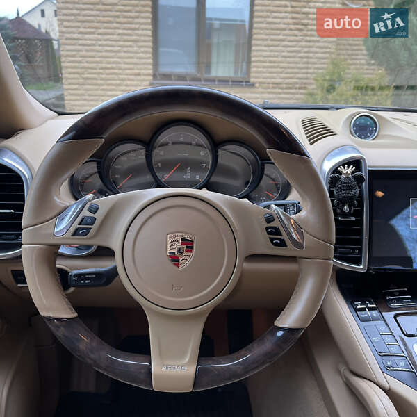 Позашляховик / Кросовер Porsche Cayenne 2012 в Києві