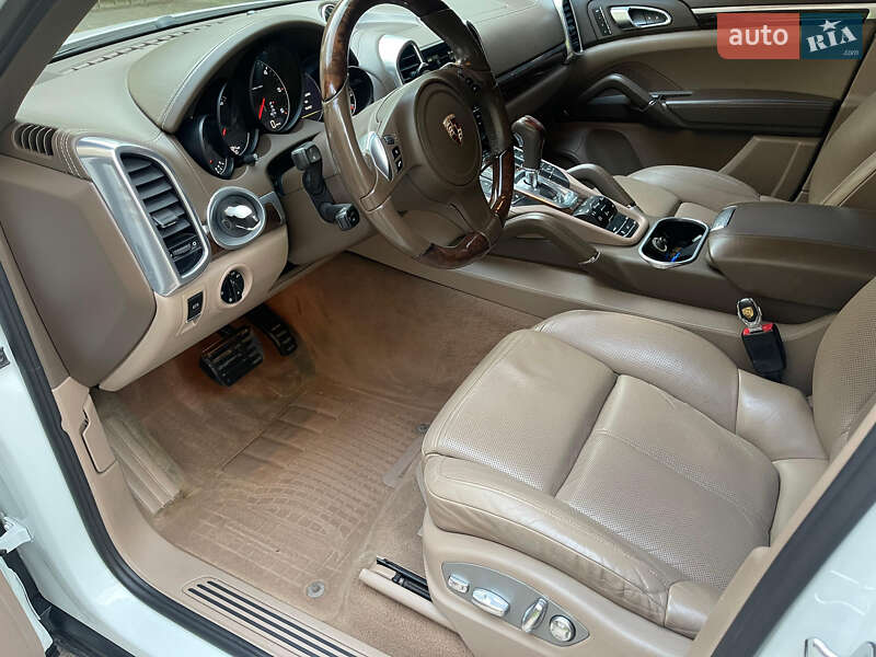 Позашляховик / Кросовер Porsche Cayenne 2012 в Харкові
