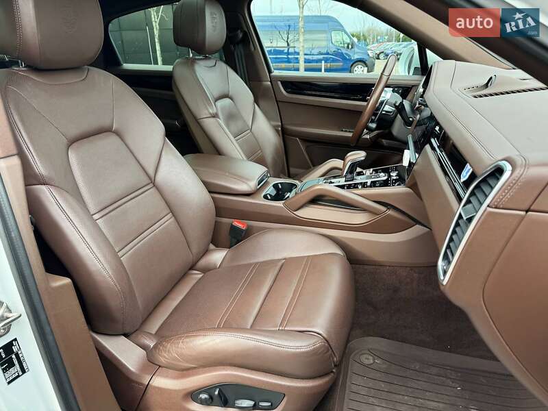 Позашляховик / Кросовер Porsche Cayenne 2021 в Києві