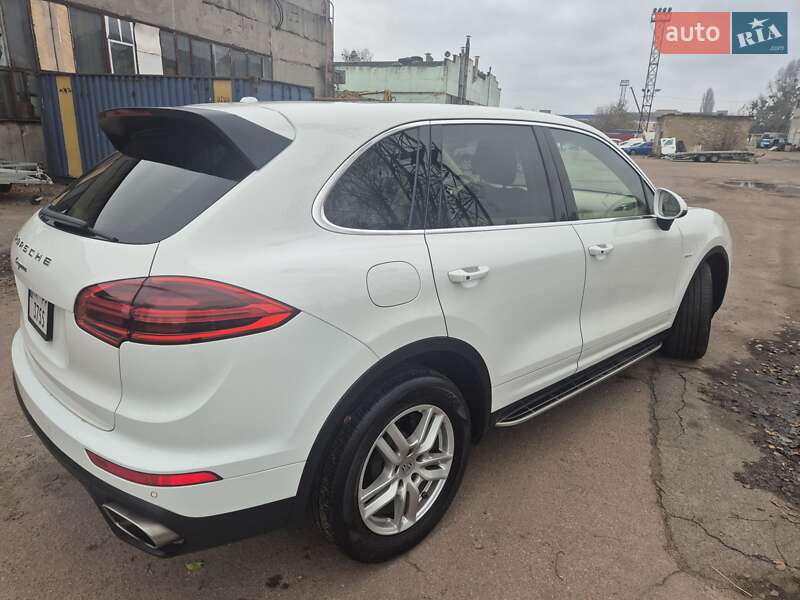 Внедорожник / Кроссовер Porsche Cayenne 2014 в Киеве