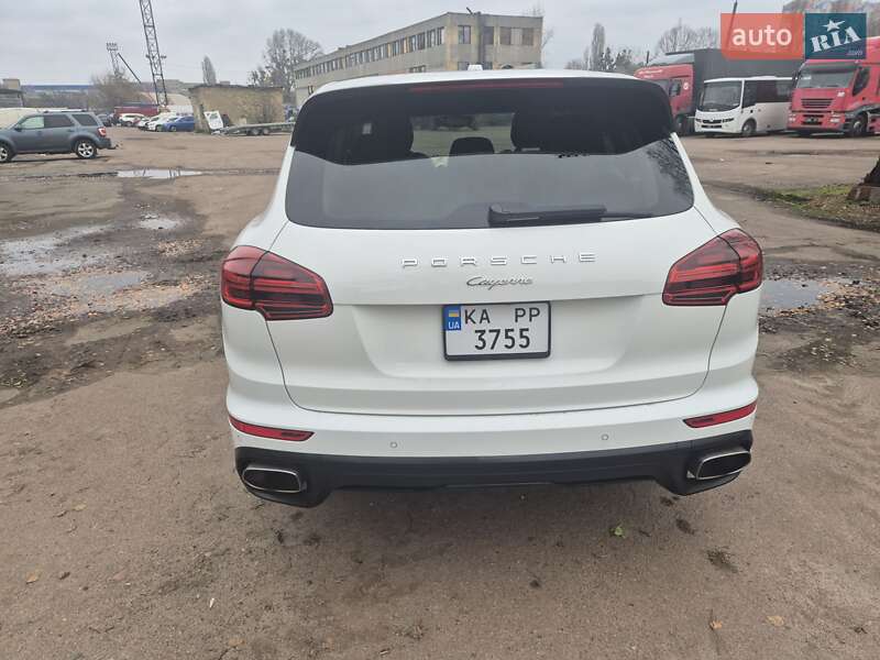 Внедорожник / Кроссовер Porsche Cayenne 2014 в Киеве