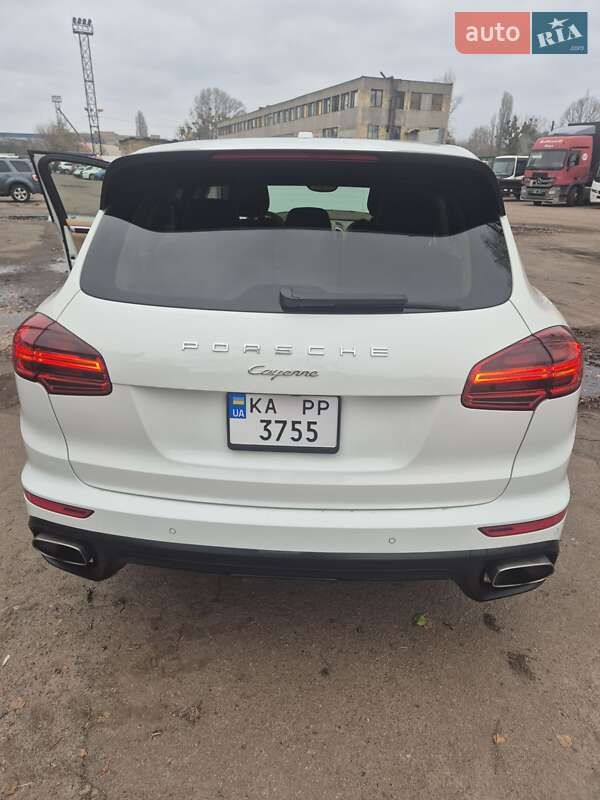 Внедорожник / Кроссовер Porsche Cayenne 2014 в Киеве