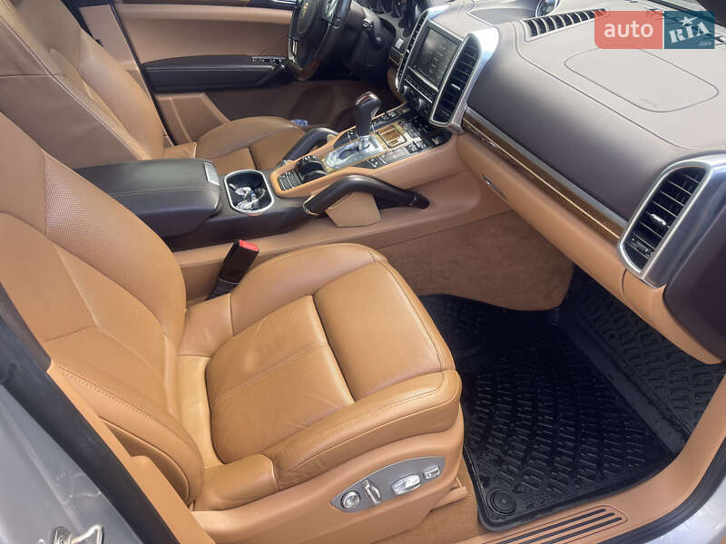 Позашляховик / Кросовер Porsche Cayenne 2013 в Бориславі