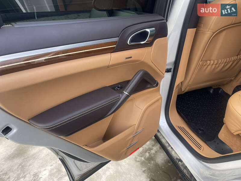 Позашляховик / Кросовер Porsche Cayenne 2013 в Бориславі