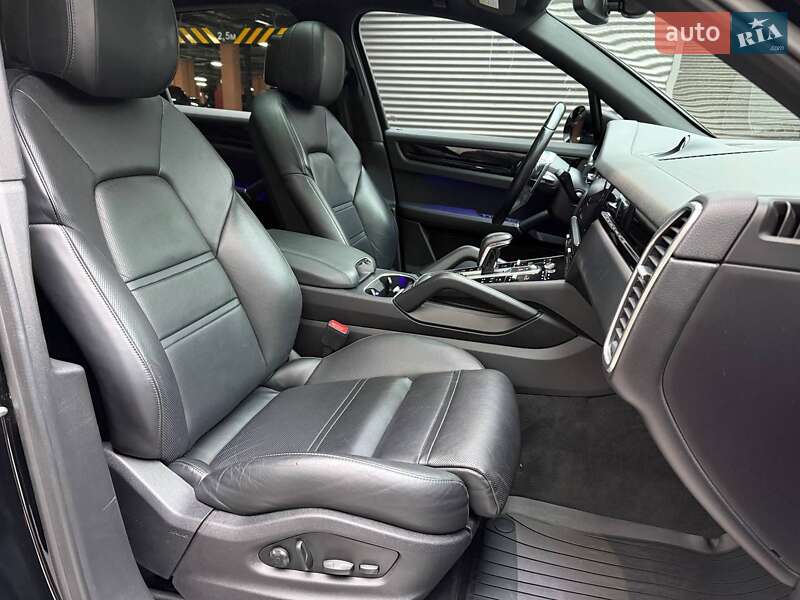 Позашляховик / Кросовер Porsche Cayenne 2021 в Києві