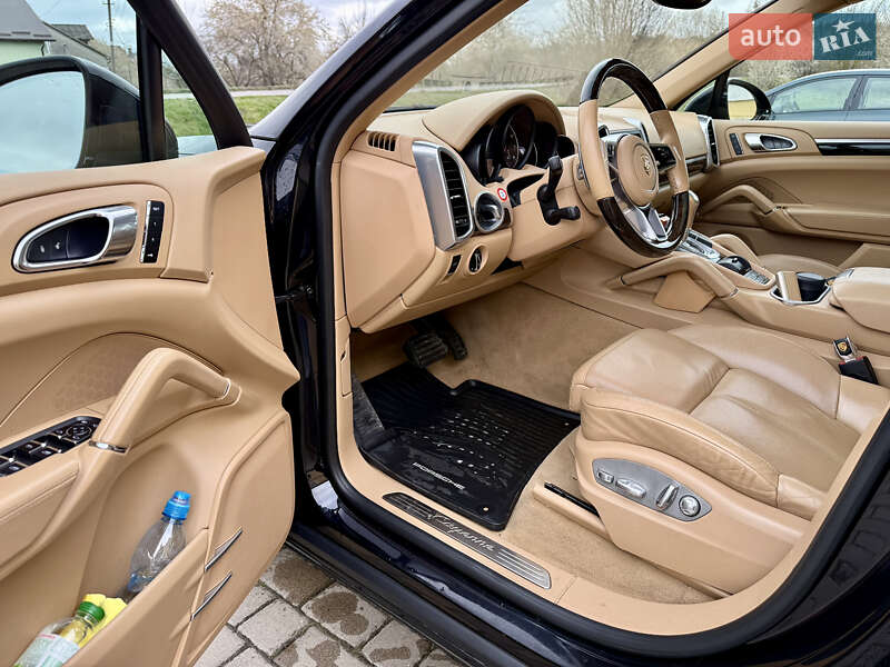 Внедорожник / Кроссовер Porsche Cayenne 2015 в Львове