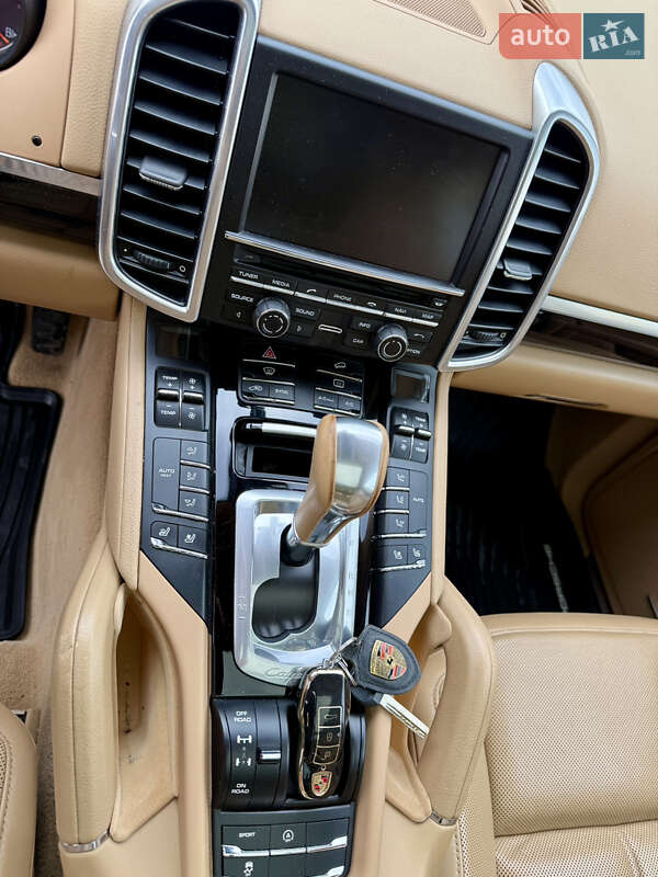 Внедорожник / Кроссовер Porsche Cayenne 2015 в Львове