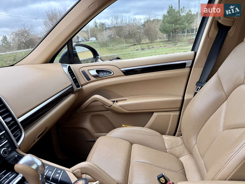 Внедорожник / Кроссовер Porsche Cayenne 2015 в Львове