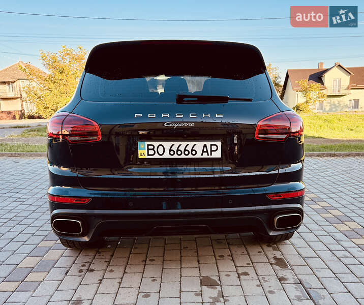 Внедорожник / Кроссовер Porsche Cayenne 2015 в Львове