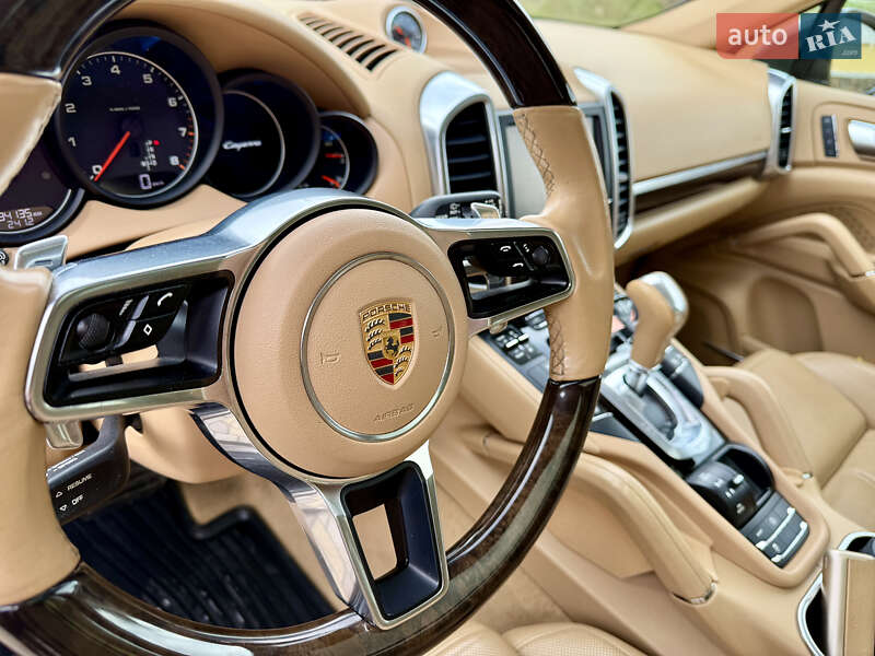 Внедорожник / Кроссовер Porsche Cayenne 2015 в Львове