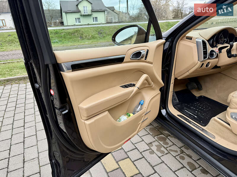 Внедорожник / Кроссовер Porsche Cayenne 2015 в Львове