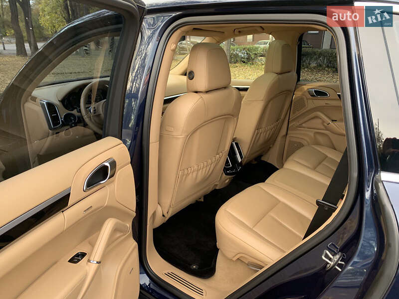 Позашляховик / Кросовер Porsche Cayenne 2011 в Кам'янському