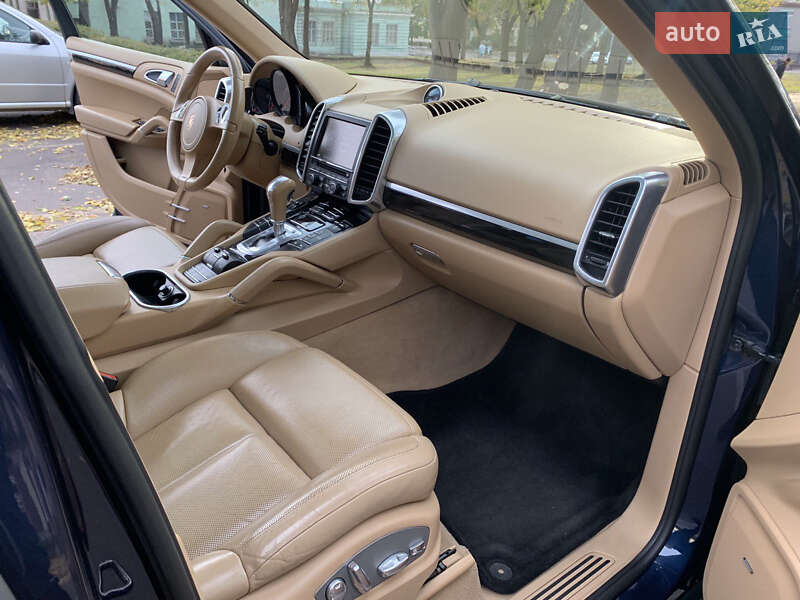 Позашляховик / Кросовер Porsche Cayenne 2011 в Кам'янському