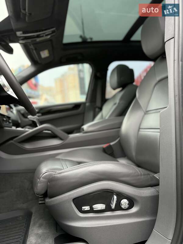 Позашляховик / Кросовер Porsche Cayenne 2018 в Києві