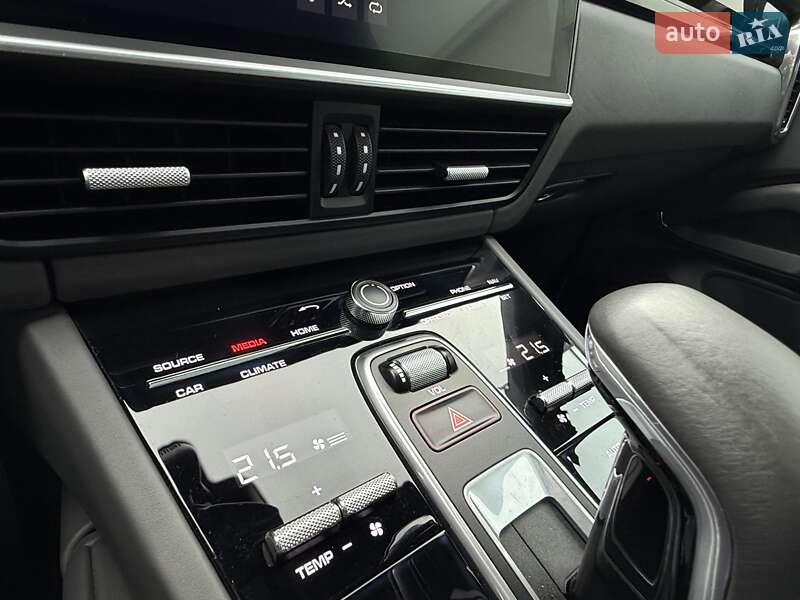 Позашляховик / Кросовер Porsche Cayenne 2018 в Києві