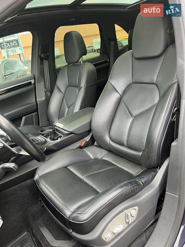 Внедорожник / Кроссовер Porsche Cayenne 2016 в Киеве