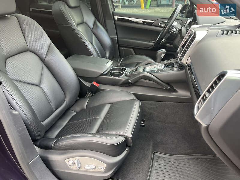 Внедорожник / Кроссовер Porsche Cayenne 2016 в Киеве