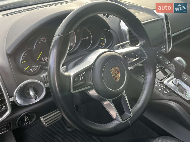 Внедорожник / Кроссовер Porsche Cayenne 2016 в Киеве