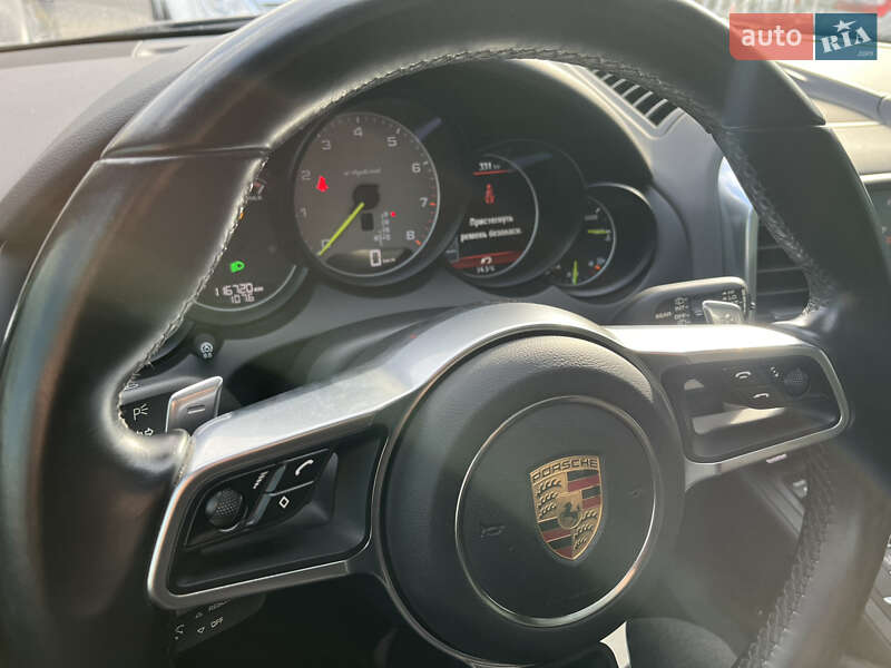 Внедорожник / Кроссовер Porsche Cayenne 2016 в Киеве