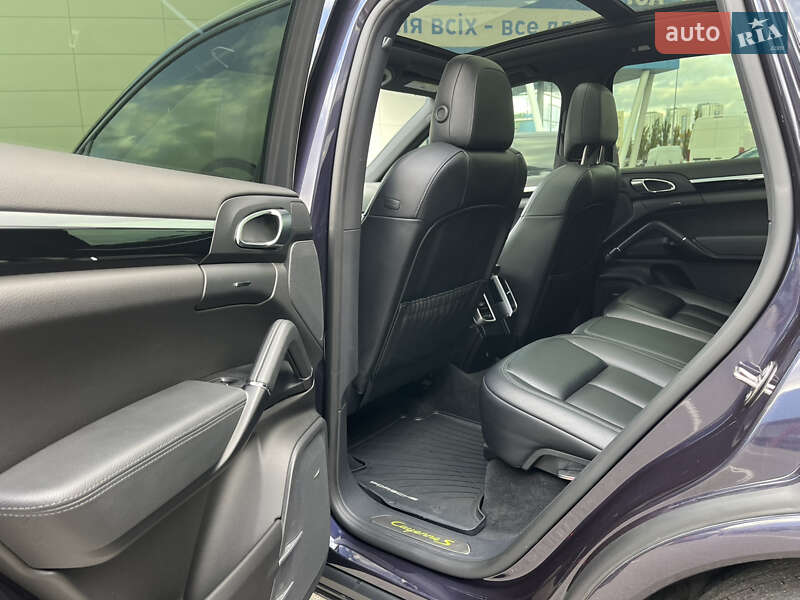 Внедорожник / Кроссовер Porsche Cayenne 2016 в Киеве