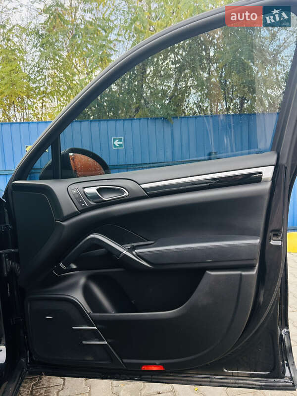 Внедорожник / Кроссовер Porsche Cayenne 2011 в Гадяче фото 12 Внедорожник / Кроссовер Porsche Cayenne 2011 в Гадяче