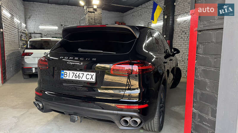 Позашляховик / Кросовер Porsche Cayenne 2016 в Кременчуці
