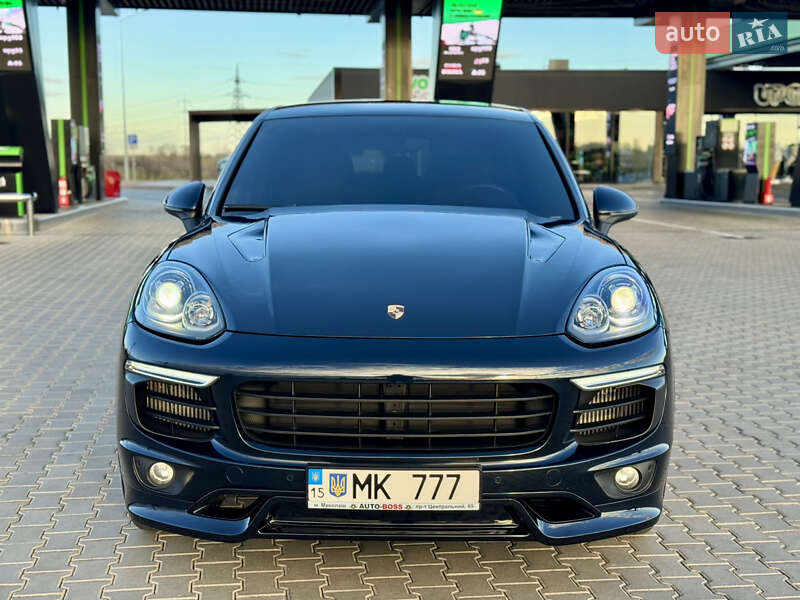 Внедорожник / Кроссовер Porsche Cayenne 2015 в Николаеве