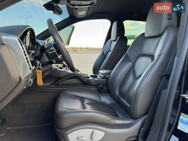 Внедорожник / Кроссовер Porsche Cayenne 2015 в Николаеве