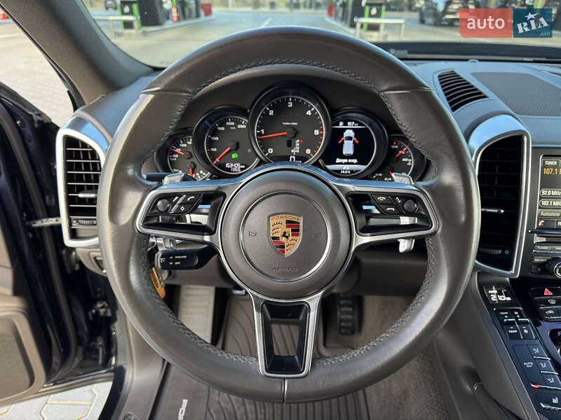 Внедорожник / Кроссовер Porsche Cayenne 2015 в Николаеве