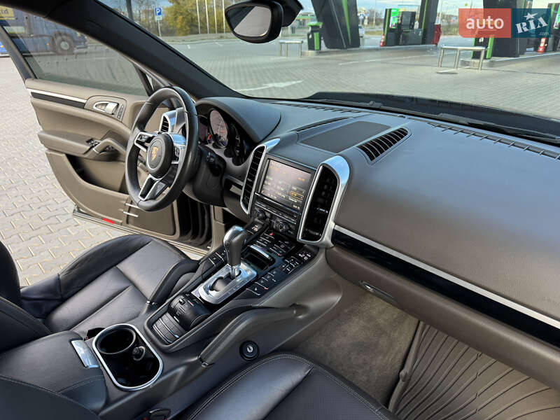 Внедорожник / Кроссовер Porsche Cayenne 2015 в Николаеве