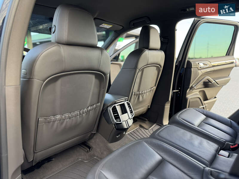 Внедорожник / Кроссовер Porsche Cayenne 2015 в Николаеве