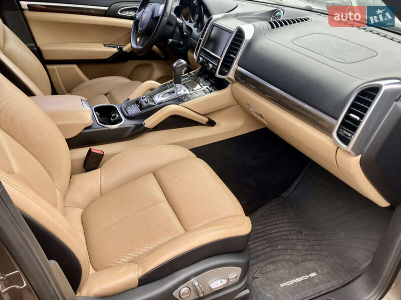 Внедорожник / Кроссовер Porsche Cayenne 2014 в Киеве