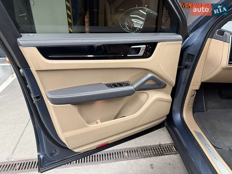 Внедорожник / Кроссовер Porsche Cayenne 2018 в Киеве фото 21 Внедорожник / Кроссовер Porsche Cayenne 2018 в Киеве