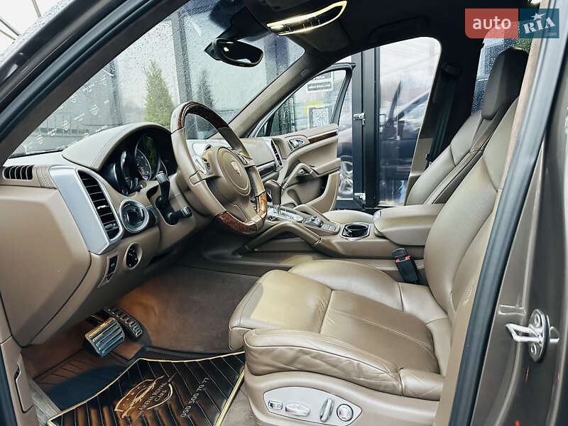 Позашляховик / Кросовер Porsche Cayenne 2012 в Харкові