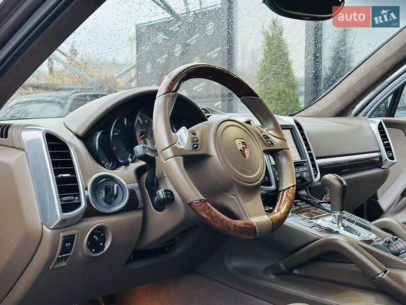 Позашляховик / Кросовер Porsche Cayenne 2012 в Харкові