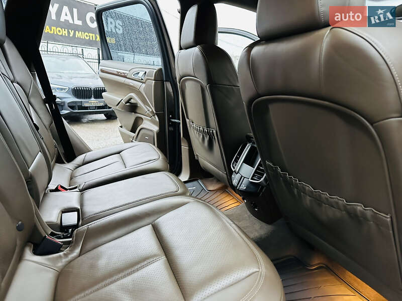 Позашляховик / Кросовер Porsche Cayenne 2012 в Харкові