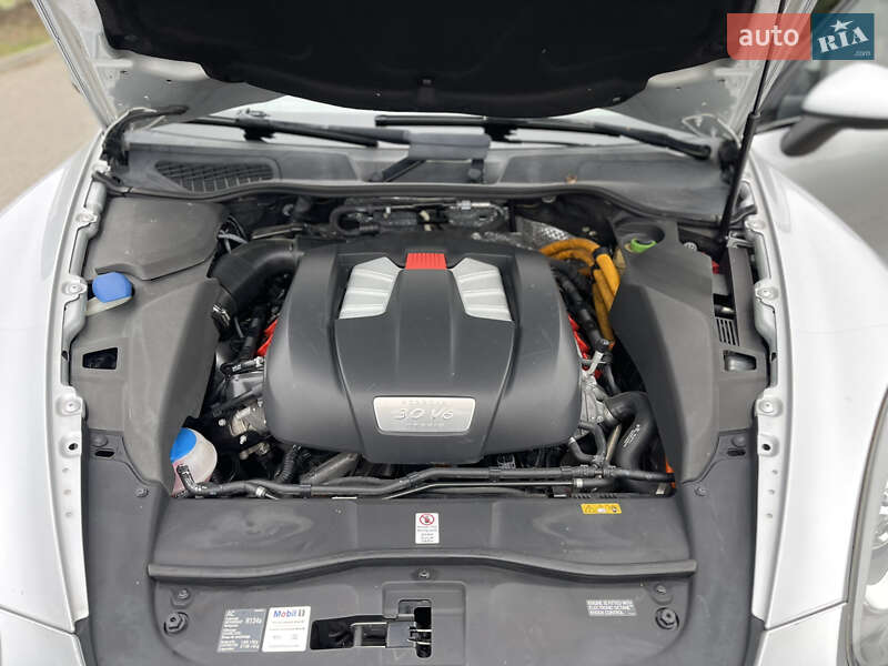 Внедорожник / Кроссовер Porsche Cayenne 2014 в Луцке