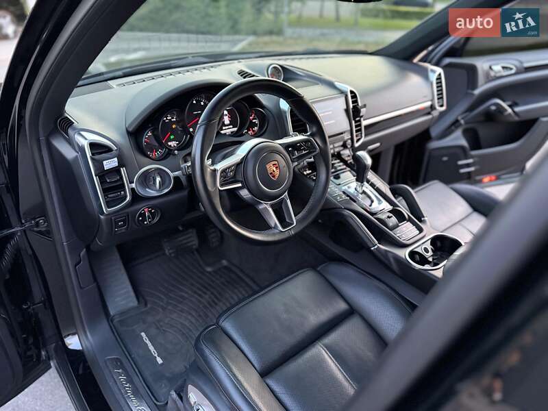 Позашляховик / Кросовер Porsche Cayenne 2017 в Дніпрі