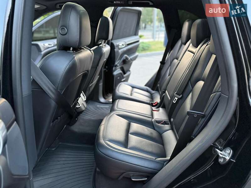 Позашляховик / Кросовер Porsche Cayenne 2017 в Дніпрі