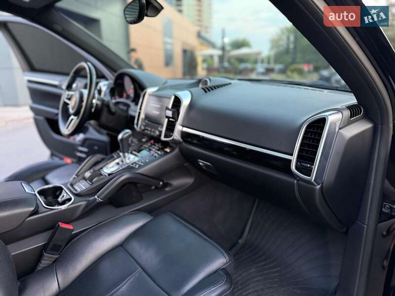 Позашляховик / Кросовер Porsche Cayenne 2017 в Дніпрі