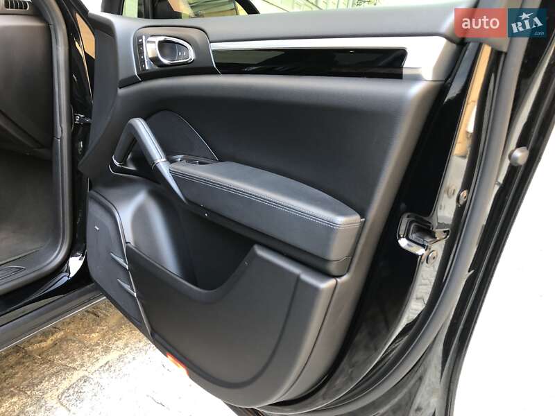 Внедорожник / Кроссовер Porsche Cayenne 2015 в Одессе