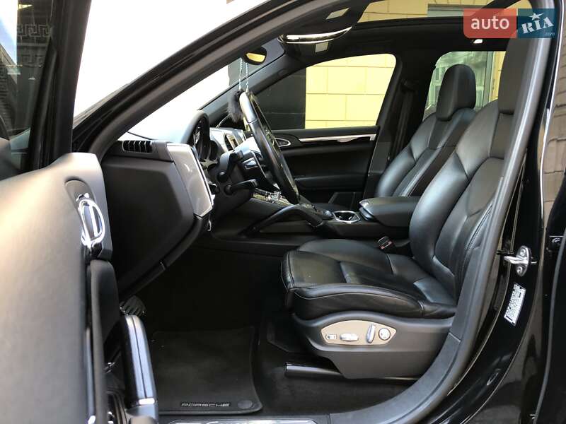 Внедорожник / Кроссовер Porsche Cayenne 2015 в Одессе