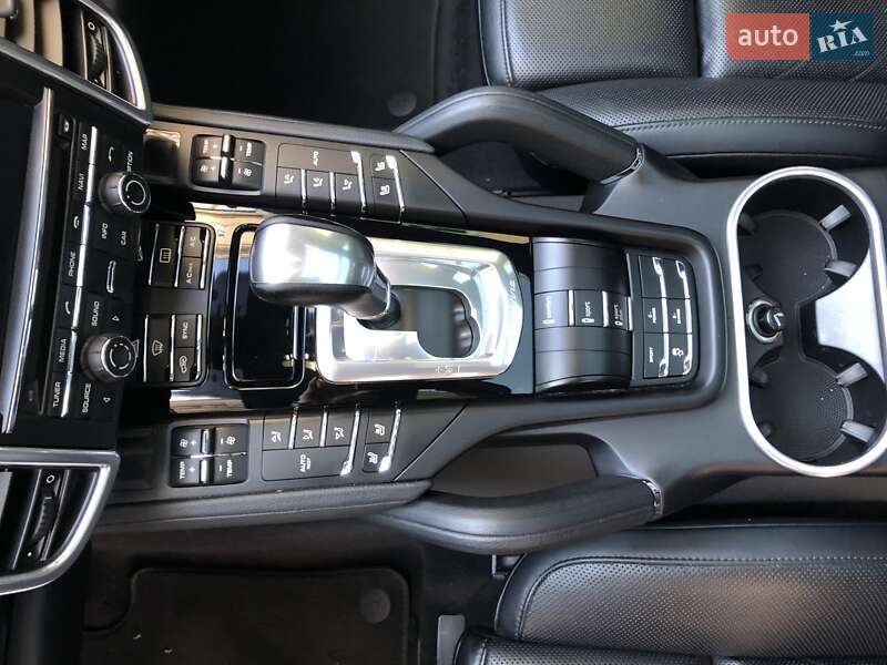 Внедорожник / Кроссовер Porsche Cayenne 2015 в Одессе