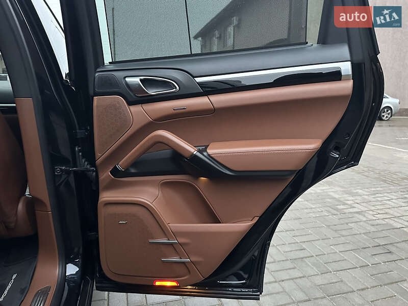 Внедорожник / Кроссовер Porsche Cayenne 2016 в Харькове