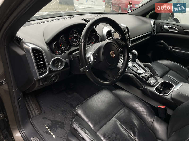 Внедорожник / Кроссовер Porsche Cayenne 2012 в Одессе