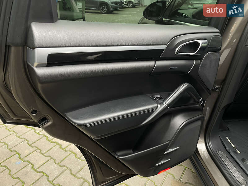 Внедорожник / Кроссовер Porsche Cayenne 2012 в Одессе