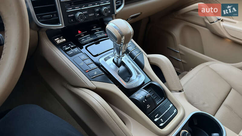 Позашляховик / Кросовер Porsche Cayenne 2014 в Луцьку
